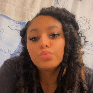 Meet your Posher, Shakira